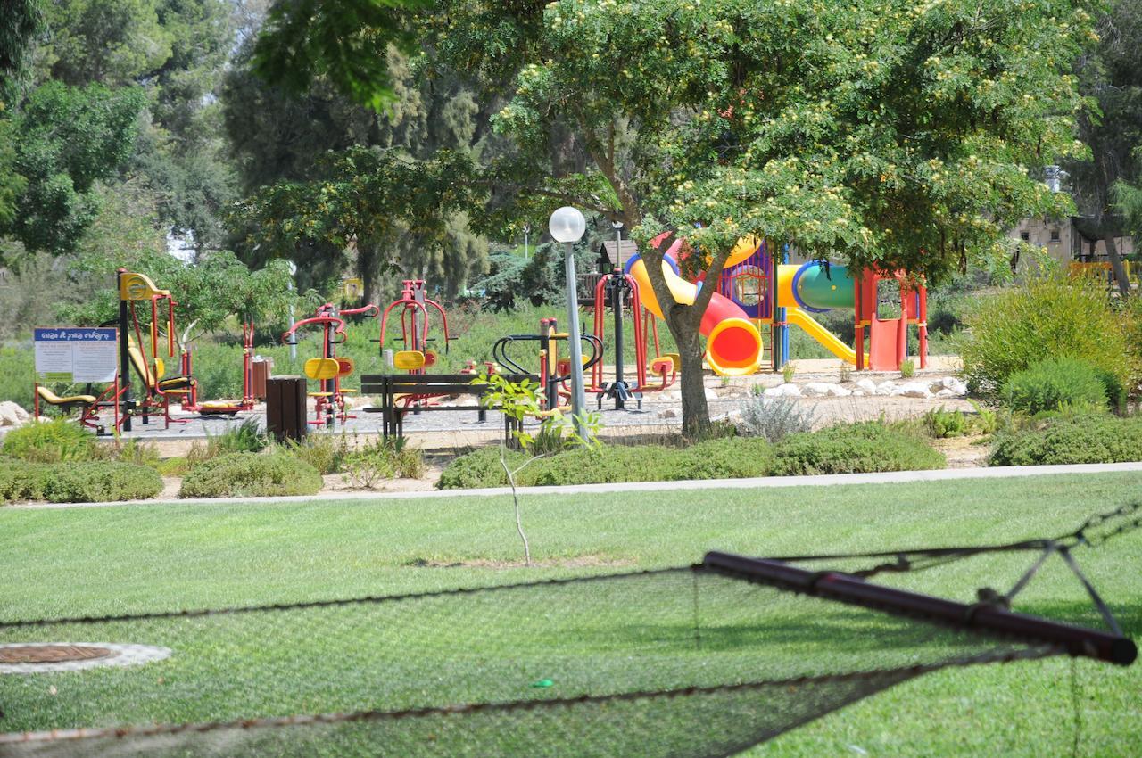 Вилла Gvulot - Kibbutz Experience Gevulot Экстерьер фото