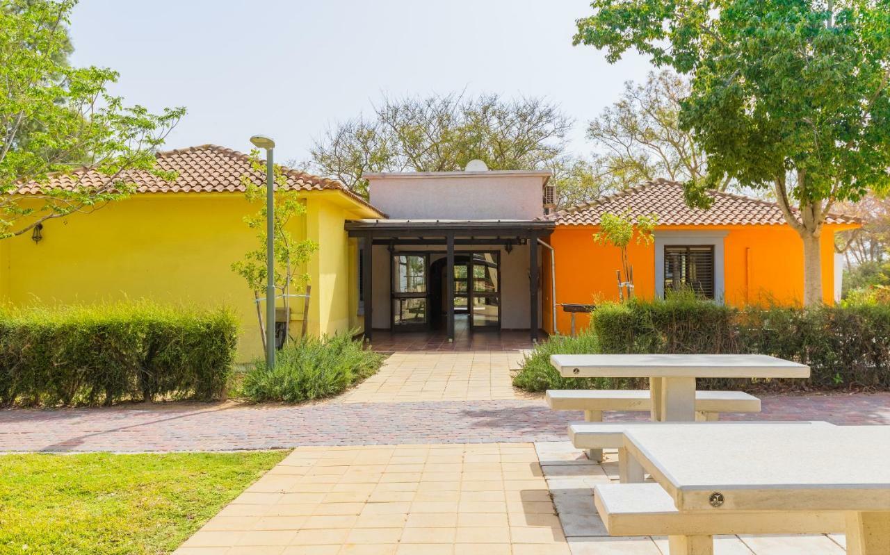 Вилла Gvulot - Kibbutz Experience Gevulot Экстерьер фото